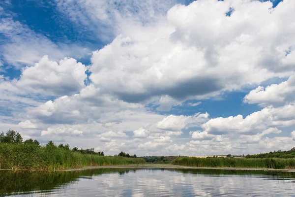 Pemandangan sungai — Stok Foto