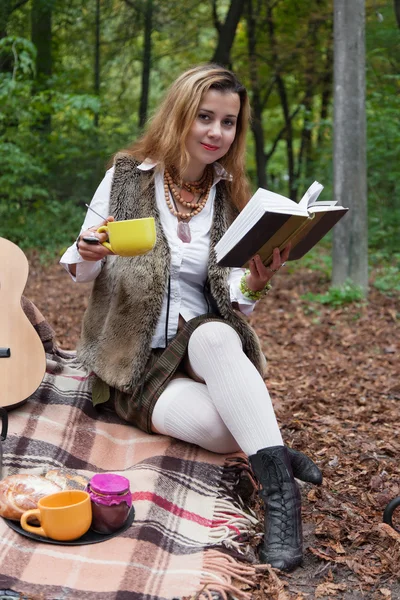 Portrait of female at picnic — Stock Photo, Image