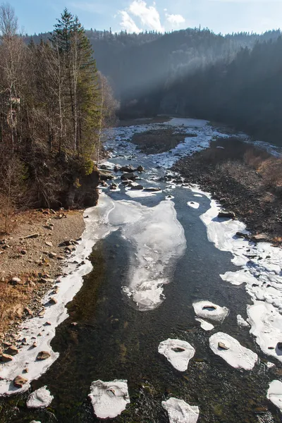 Ποτάμι βουνό χειμώνα — Φωτογραφία Αρχείου