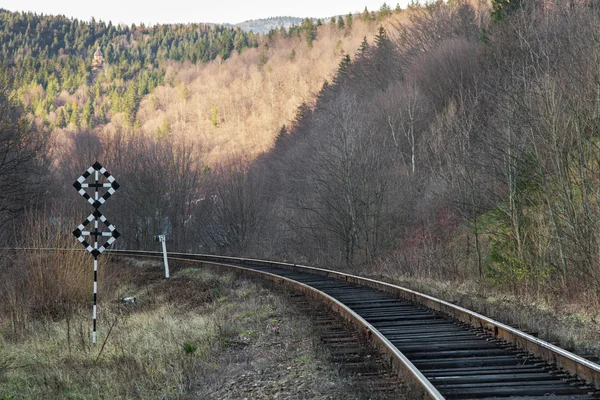 Железная дорога в горах — стоковое фото