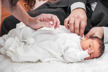 bir bebek kadar soyunma