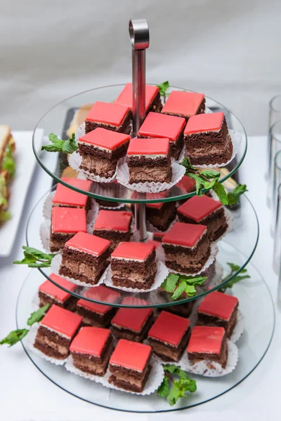 Porte-gâteau en verre à trois niveaux — Photo