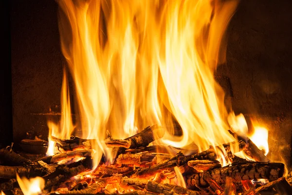 Hořící sochorů v rozpálených kamnech — Stock fotografie