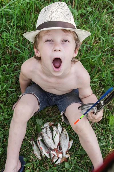 Giovane pescatore — Foto Stock