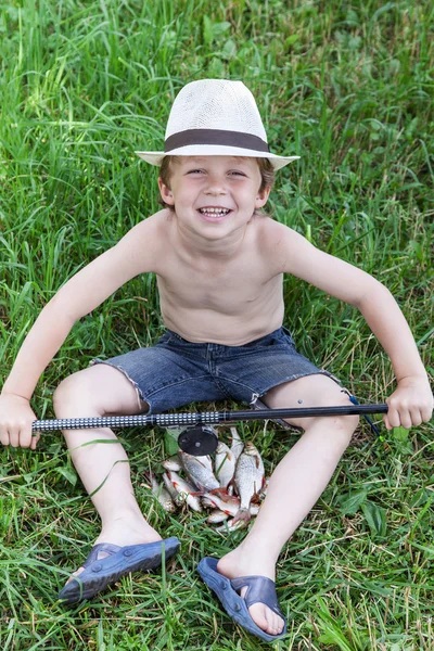 Giovane pescatore — Foto Stock