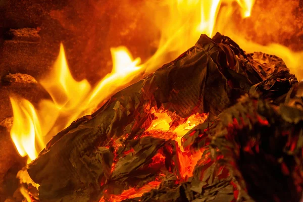 Şöminede Yanan Kağıt Ateş Kül — Stok fotoğraf