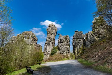 Detmold, Nordrhein-Westfalen, Teutoburger Wald, Almanya yakınlarındaki benzersiz kaya oluşumu.