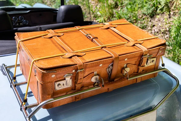 Suitcase Made Yellow Leather Trunk Old Convertible Car — Stock Photo, Image