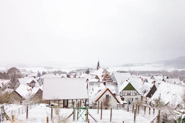 冬のシーダー シュヴァレンベルクの古代ドイツの町の上からの眺め — ストック写真