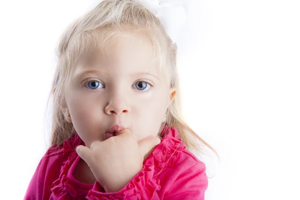 Parmağını ağzına küçük kız — Stok fotoğraf