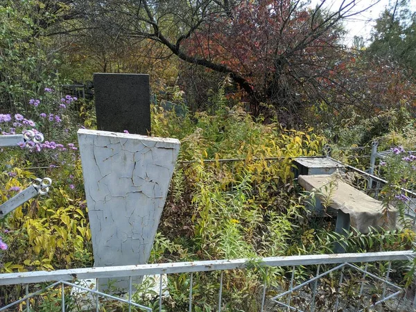Oude Begraafplaats Herfst Grafstenen Monumenten Het Kerkhof — Stockfoto