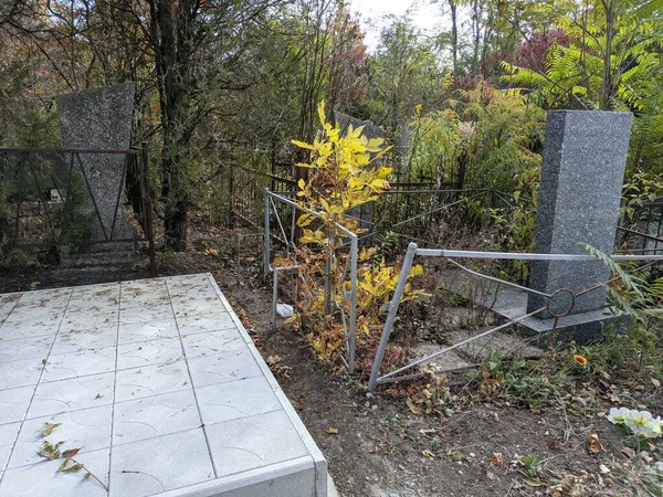 Oude Begraafplaats Herfst Grafstenen Monumenten Het Kerkhof — Stockfoto