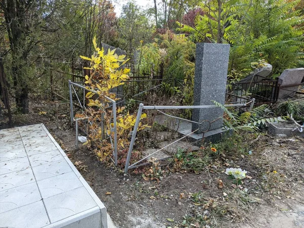 Старое Кладбище Осенью Надгробия Памятники Кладбище — стоковое фото