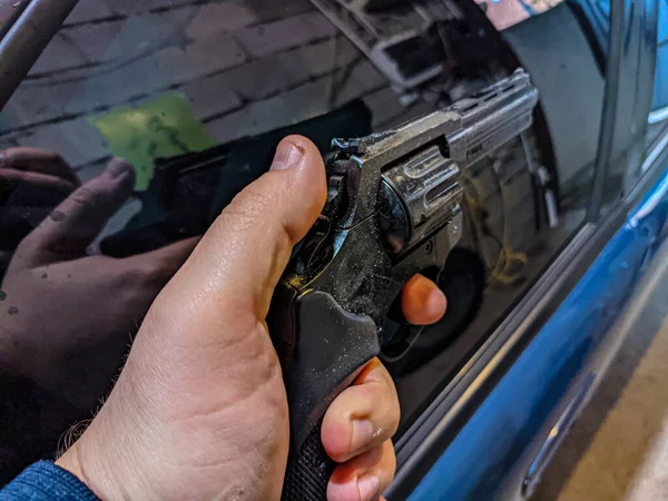 Große Schwarze Pistole Alter Revolver Pistole Und Auto — Stockfoto
