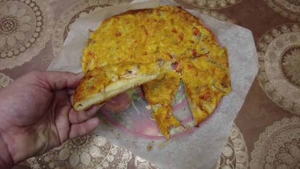 Domowej Roboty Pizza Ciasto Mięsem Kapsuła Pizzy — Wideo stockowe