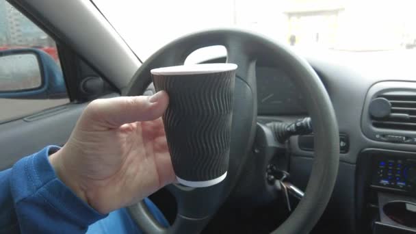 Délicieux Café Avec Mousse Dans Voiture Conducteur Voiture Boit Café — Video