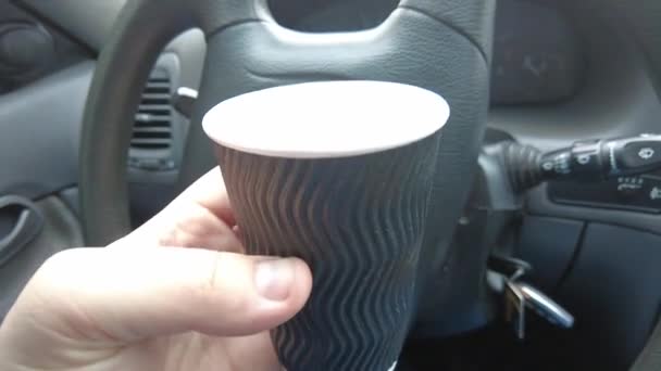 Délicieux Café Avec Mousse Dans Voiture Conducteur Voiture Boit Café — Video