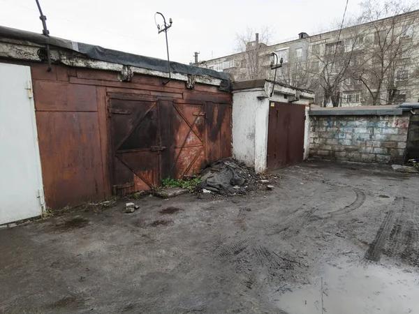 Old Garages Vintage Gate Sturdy Old Doors Parking Cars Vintage — Stock Photo, Image