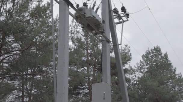 Linie Przesyłowe Energii Elektrycznej Słupy Przewody Elektryczne Linie Wysokiego Napięcia — Wideo stockowe