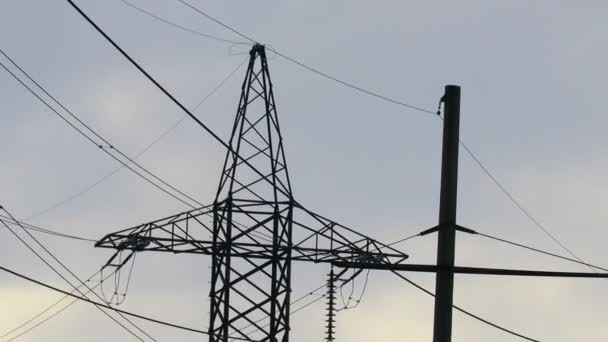Linhas Transmissão Energia Postes Elétricos Fios Linhas Alta Tensão Poder — Vídeo de Stock