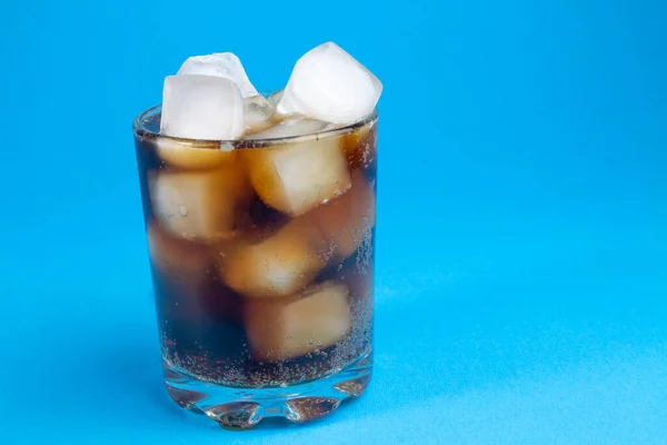 Cola Hielo Vaso Bebida Carbonatada Vasos Bebidas Carbonatadas Dulces Con — Foto de Stock