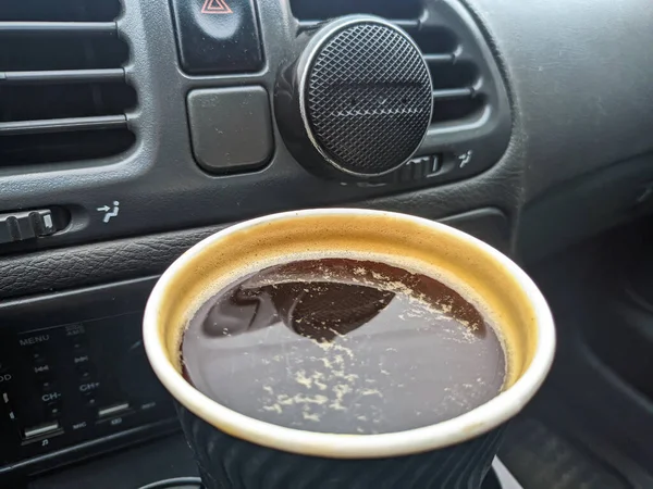 Koffie Auto Een Man Met Een Koffiebeker Auto Koffie Een — Stockfoto