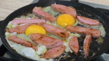omelette. cooking eggs. Fried eggs fried eggs from 6 eggs fried in a pan. Hot appetizing dish that is eaten unmarried men and poor students. Different ways of cooking eggs.