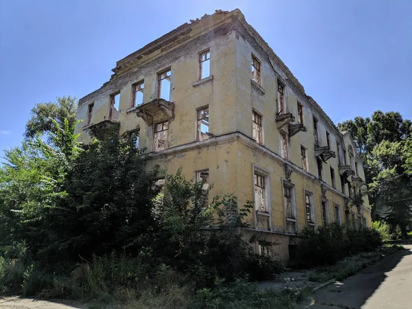 Старое Жилое Здание Фасад Старушки Разрушенное Здание Сломанная Архитектура Советские — стоковое фото