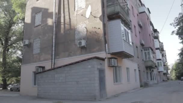 Viejo Edificio Apartamentos Fachada Anciana Edificio Destruido Arquitectura Rota Casas — Vídeo de stock