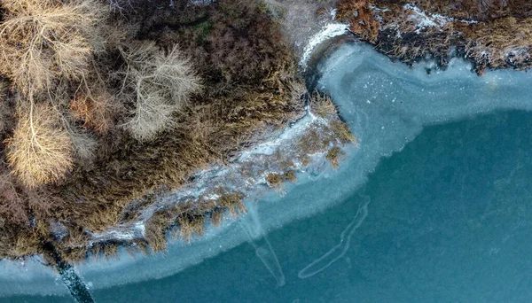 Winterlandschap Met Water Tegenover Een Meer Panorama Spiegelend Effect Van — Stockfoto
