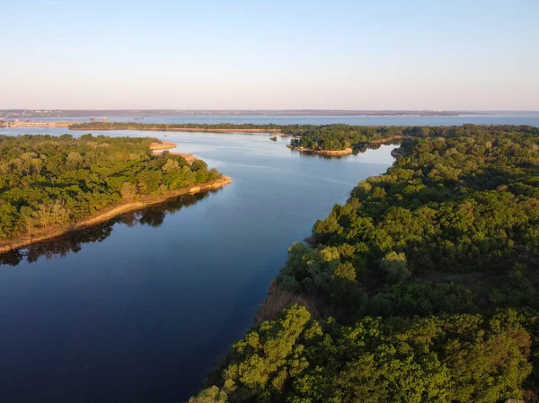 Natuurlijk Landschap Met Water Zonsondergang Zonsopgang Het Water Een Prachtige — Stockfoto