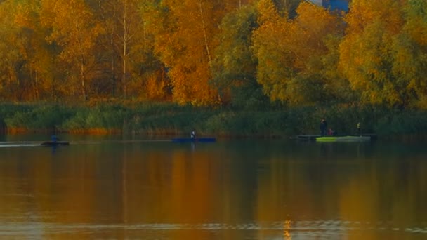 Natürliche Landschaft Mit Wasser Sonnenuntergang Und Sonnenaufgang Auf Dem Wasser — Stockvideo