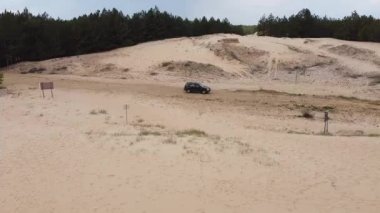 Çöl. Beyaz kum. Çölde yol. Kumullar. Kum taneleri. beyaz kuvars kumu.