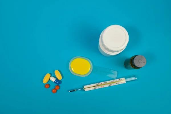 Léku Lékařské Potřeby Stříkačky Tablety Léčba Nemocí Osoba Nemocná Vážná — Stock fotografie