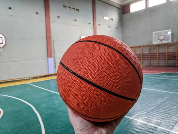 Basketbal Míč Basketbalové Hřiště Basketbalista Míček Ruce Basketbalové Hřiště Koš — Stock fotografie