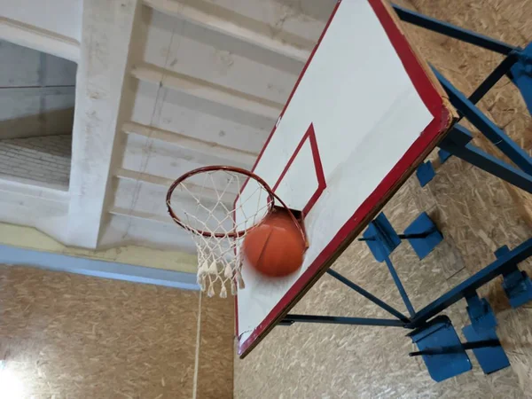 Basketbal Míč Basketbalové Hřiště Basketbalista Míček Ruce Basketbalové Hřiště Koš — Stock fotografie