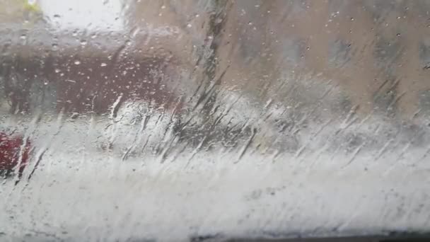 Śnieg Topi Się Szkle Płatki Śniegu Szybie Samochodu Krople Deszczu — Wideo stockowe
