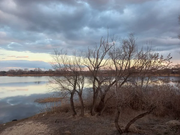 Bellissimo Paesaggio Con Acqua Riflesso Del Cielo Nell Acqua Paesaggio — Foto Stock