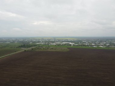 Üst görüş alanı. İnsansız hava aracı manzarası. Ukrayna. Yukarıdan manzara çok güzel. Yukardan sade. Ukrayna toprakları. Ukrayna 'nın manzaraları.