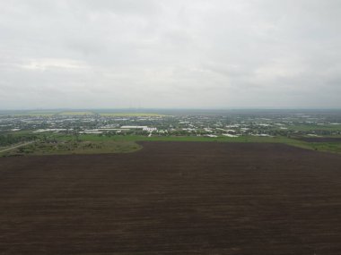 Üst görüş alanı. İnsansız hava aracı manzarası. Ukrayna. Yukarıdan manzara çok güzel. Yukardan sade. Ukrayna toprakları. Ukrayna 'nın manzaraları.