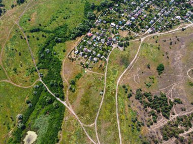 Üst görüş alanı. İnsansız hava aracı manzarası. Ukrayna. Yukarıdan manzara çok güzel. Yukardan sade. Ukrayna toprakları. Ukrayna 'nın manzaraları.