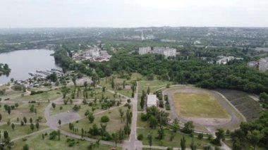 Üst görüş alanı. İnsansız hava aracı manzarası. Ukrayna. Yukarıdan manzara çok güzel. Yukardan sade. Ukrayna toprakları. Ukrayna 'nın manzaraları.