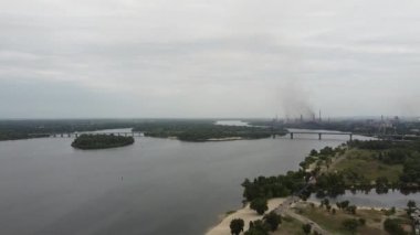 Üst görüş alanı. İnsansız hava aracı manzarası. Ukrayna. Yukarıdan manzara çok güzel. Yukardan sade. Ukrayna toprakları. Ukrayna 'nın manzaraları.