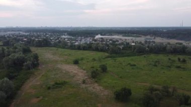Üst görüş alanı. İnsansız hava aracı manzarası. Ukrayna. Yukarıdan manzara çok güzel. Yukardan sade. Ukrayna toprakları. Ukrayna 'nın manzaraları.