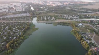 Üst görüş alanı. İnsansız hava aracı manzarası. Ukrayna. Yukarıdan manzara çok güzel. Yukardan sade. Ukrayna toprakları. Ukrayna 'nın manzaraları.
