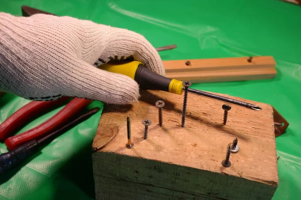 Torção Com Uma Chave Fenda Ferramentas Trabalho Chave Fenda Parafusos — Fotografia de Stock