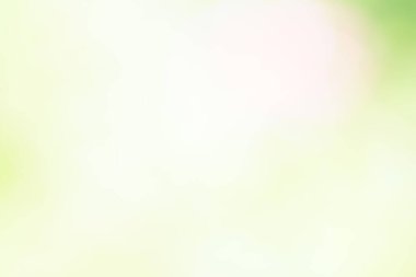 Soyut yeşil arkaplan. Renk eğilimli animasyon. Yumuşak, bulanık arkaplan hareket ediyor. Renkler konuma göre değişir, pürüzsüz renk geçişleri oluşturur. Güneş ışığıyla soyut arkaplan.