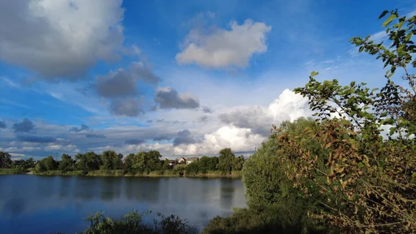 Красивый Пейзаж Водой Облаками Украина Украинский Пейзаж Прекрасный Вечерний Пейзаж — стоковое фото