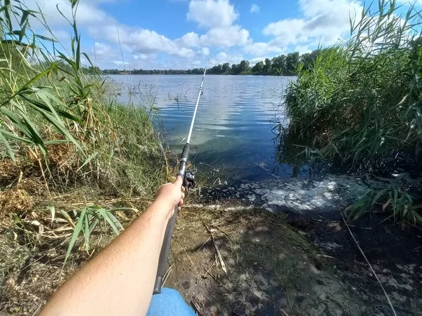 Pêche Pêcheur Avec Une Canne Pêche Pêche Sur Rivage Lac — Photo