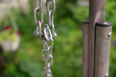 Metal zincir. Zincir. Parlak zincir.